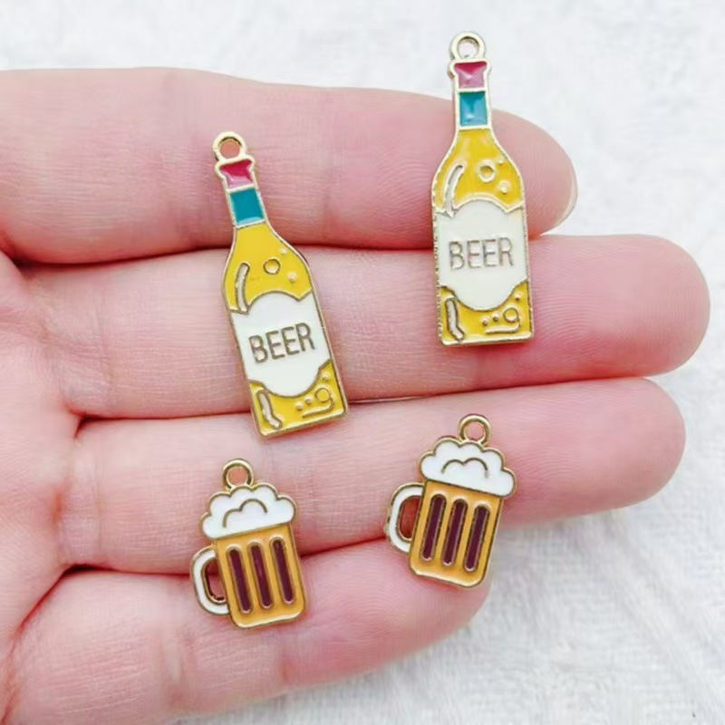 จี้แก้วเบียร์ลายการ์ตูนแบบหยดน - Beer & Wine Jockey Plaza Shopping บทวิจารณ์และราคา